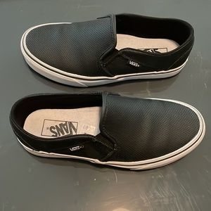Vans Women’s Classic Slip-On Sneakers / Skate Shoes in Black Size 7.5